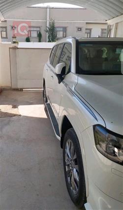 تۆیۆتا لاند کروزەر